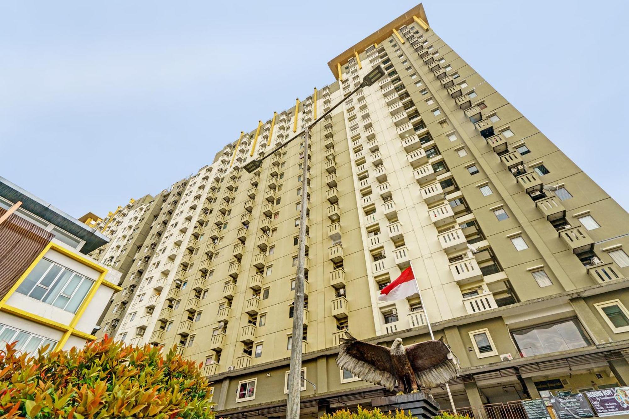 Oyo Life 93170 Apartement Gateway Cicadas By Mr Pro Bandung Exterior foto